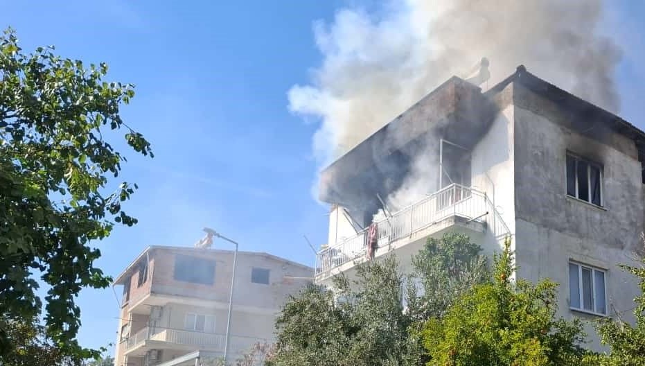 aydinda ev yangini 2 cocuk dumandan etkilendi lkJ9M73e