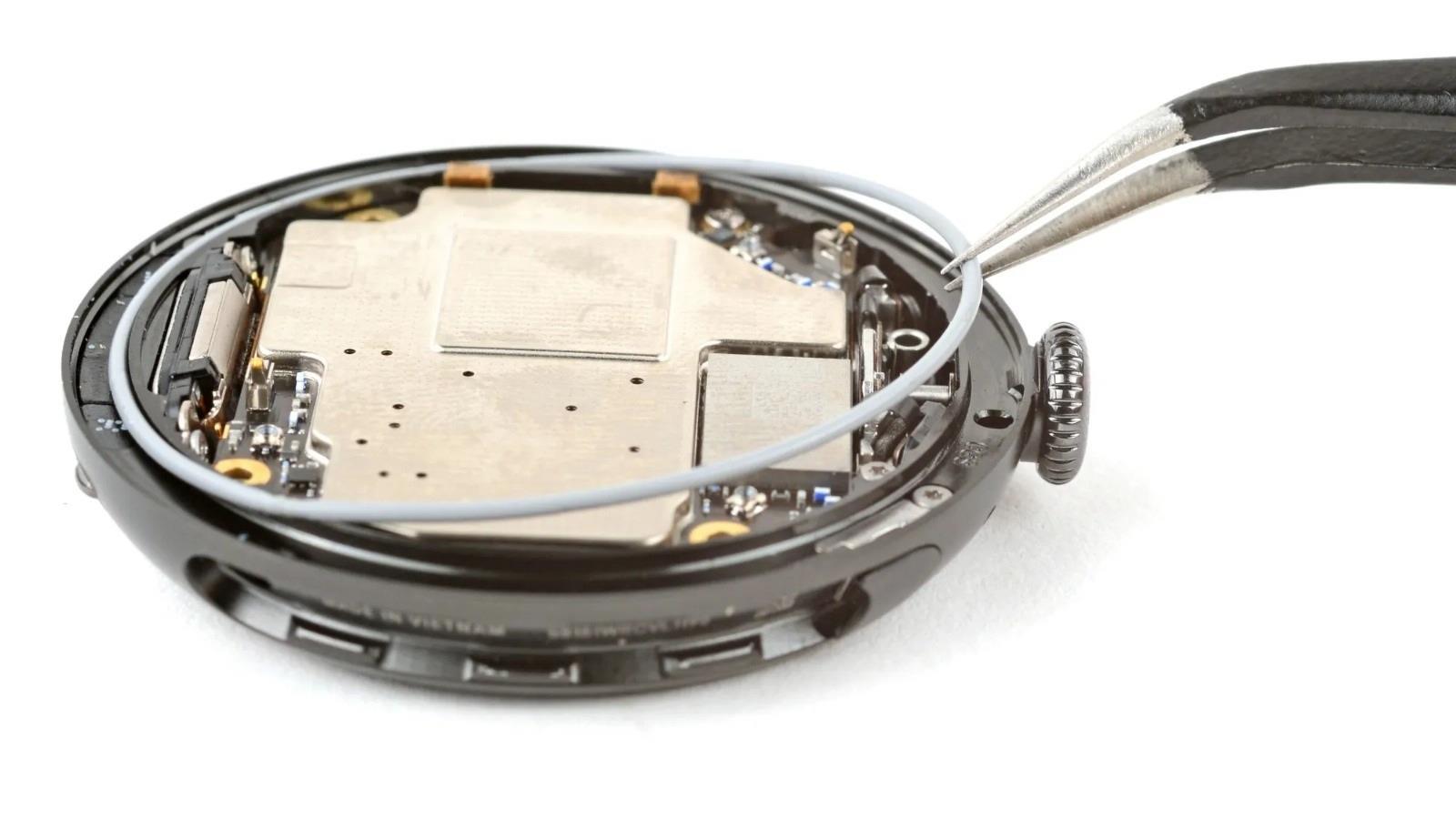 ifixitten 10 uzerinden 9 puan googlein yeni saati pixel watch 4 rekor kirdi 8a92IEs9