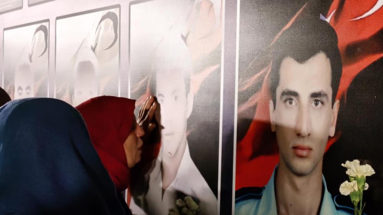 15 temmuz sehidinin annesi ben evlatsiz yasarim ama vatansiz yasayamam LT3pQEbA
